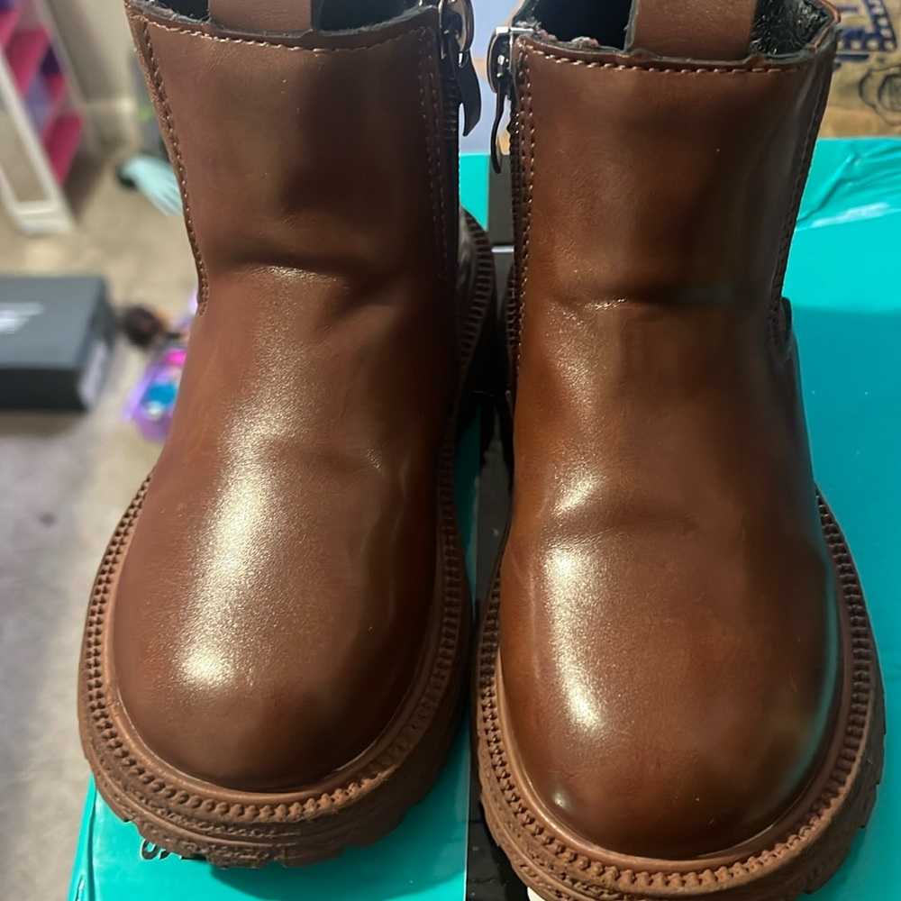 Girl boots